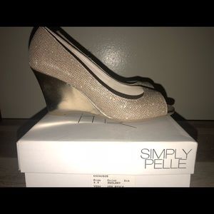 Simply Pelle 6.5 size shoes!